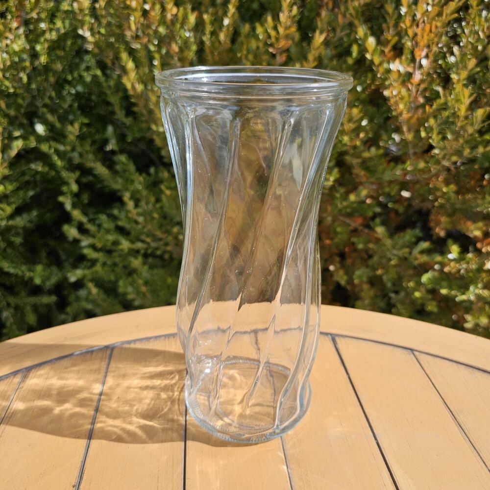 Vintage Brody Co. Clear Swirl Ribbed Glass Flower Vase